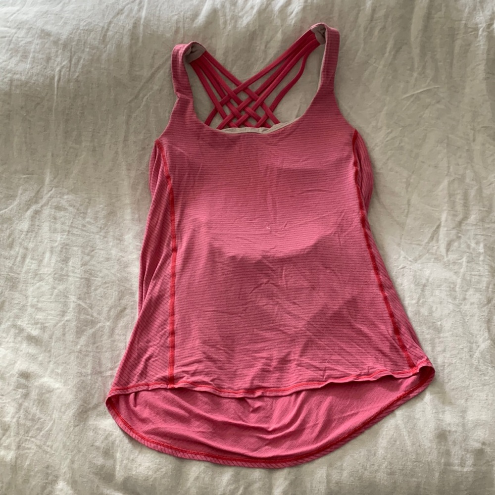 Lululemon open back tank with built in cross trap printed bra detail